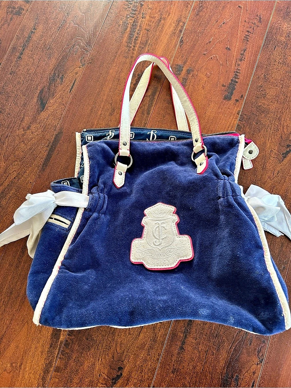 Juicy Couture Shoulder Bag Tote in Blue & White